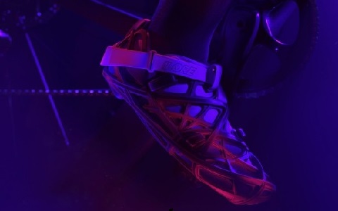 LoreOne采用3D打印碳纤维骑行鞋